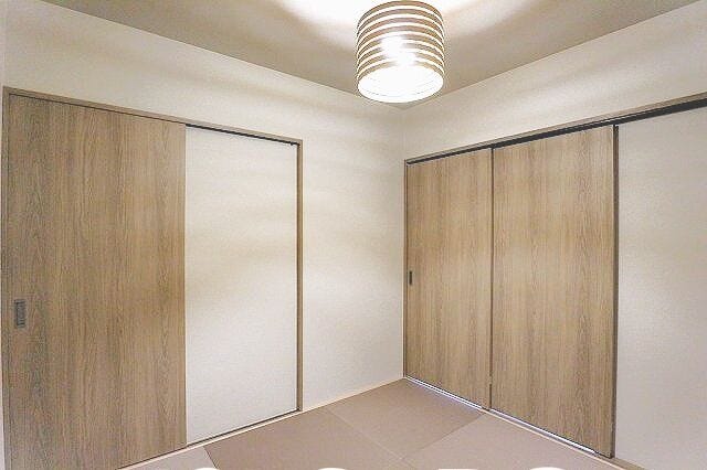 ■子供部屋や寝室などにお使いいただける洋室が3部屋ございます!
■また、何度(サービスルーム)も1部屋あるため、広々とお使いいただけます!