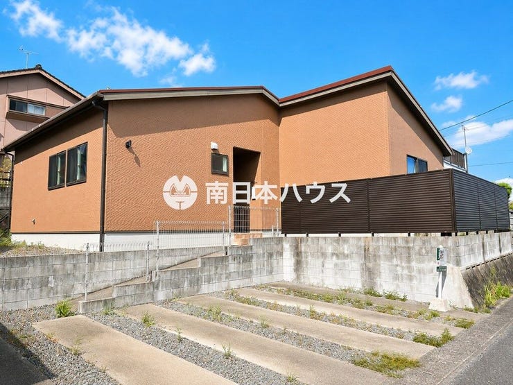 【外観】
2026年8月撮影◇築浅平屋で賢く暮らす!太陽光&蓄電池・家具付きで即生活が始められるおうち♪いつでも内覧いただけます