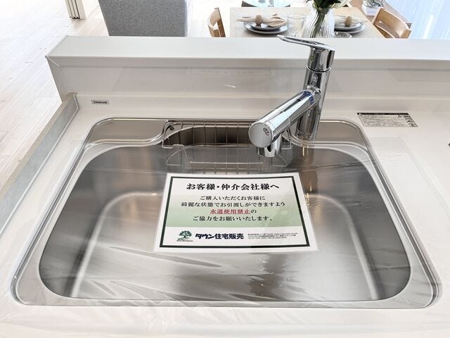 キッチン:錆びや汚れに強いステンレス製のシンクで毎日のお手入れも簡単お手入れも簡単♪奥行きがあるので大きなフライパンなども洗いやすいです。