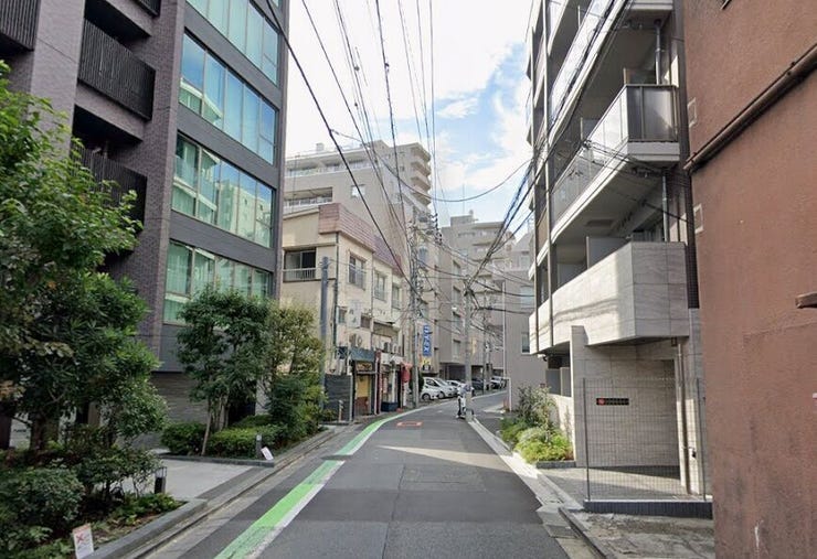 江戸川橋通りから少し入った住宅地にあり落ち着いた環境です。