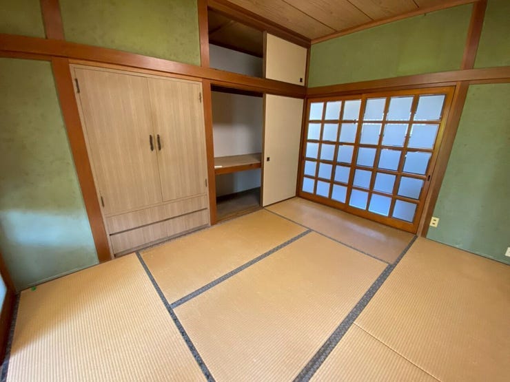 ダイニングキッチンへ繋がった和室♪家全体で収納が沢山あるので助かりますね♪