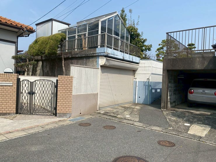 前面道路から見た感じです♪