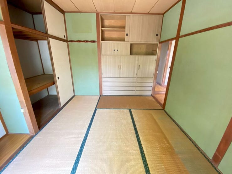 壁面にも収納があります♪収納たっぷりで嬉しいですね♪