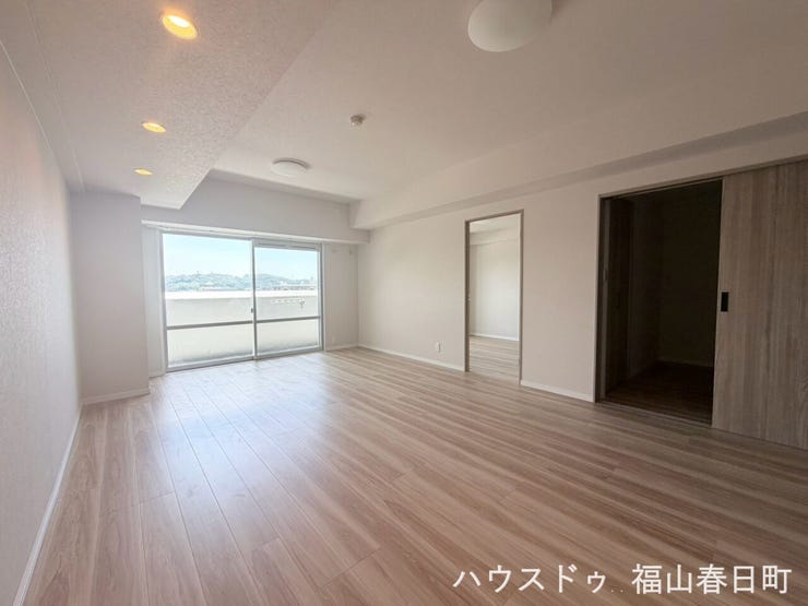 ■安らぎと笑顔の中心地■陽光が優しく降り注ぎ、会話が自然と弾む。ここでは、毎日が特別な時間へと変わります。