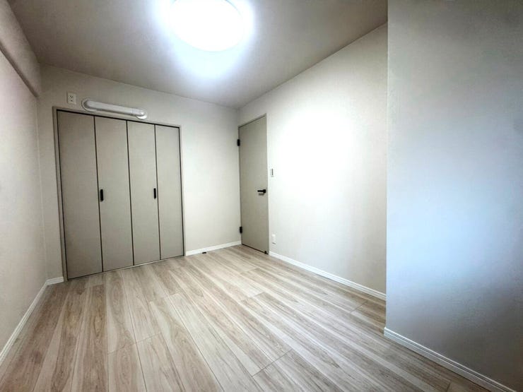 全居室にクローゼットがあります♪
家具を最小限にしてお部屋を広くすっきりとお使いいただけます。