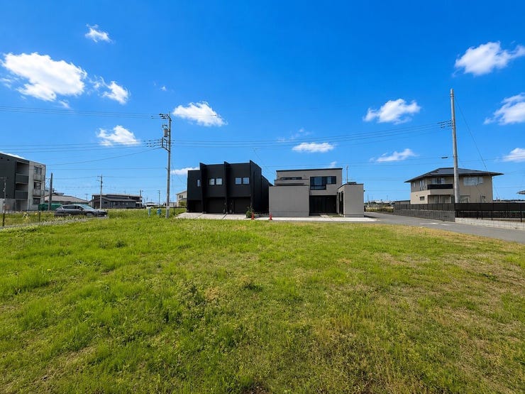 【外観】
約100坪の広々土地!
建築条件はありませんので、お好きなハウスメーカーで建築可能です!