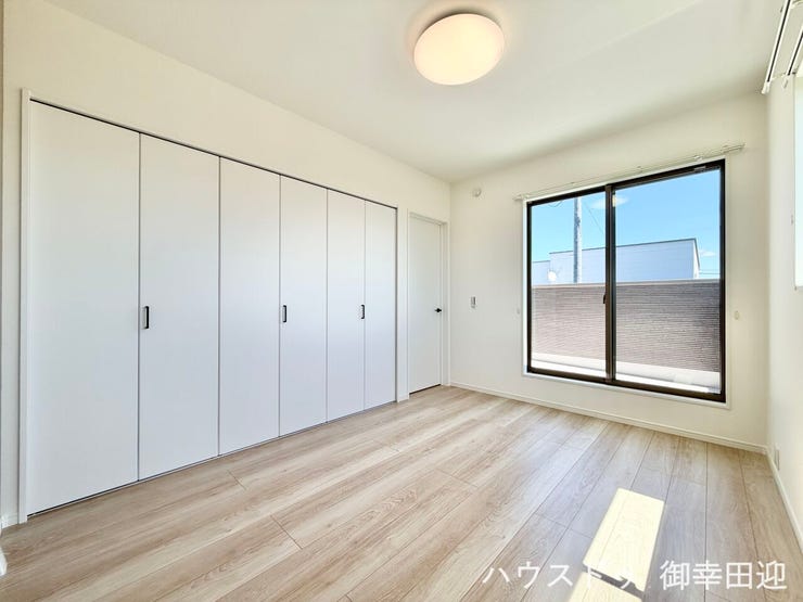 ■2階6帖洋室■心からリラックスできる静けさ、上質な眠りで、毎日をリセットします。明日への活力を養う空間です。
