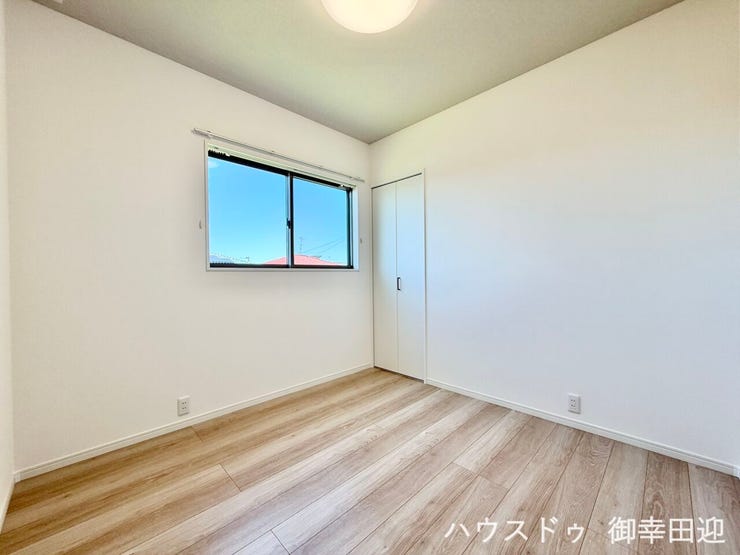 ■2階4.5帖洋室■寝室、書斎、趣味の部屋。家族の成長やライフスタイルに合わせ、様々な使い方ができる快適な空間です。