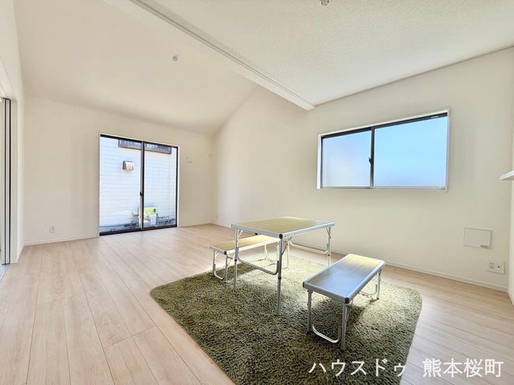 ■安らぎと笑顔の中心地■陽光が優しく降り注ぎ、会話が自然と弾む。ここでは、毎日が特別な時間へと変わります。