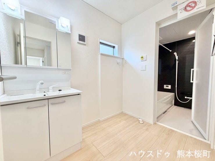 ■清々しいリフレッシュ空間■自分を磨き、気持ちを切り替える。心地よい光が差し込むプライベートスペース。