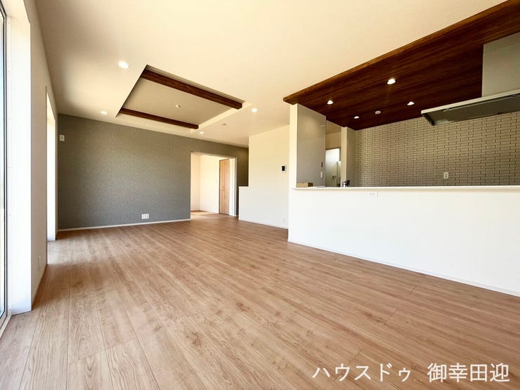 ■安らぎと笑顔の中心地■陽光が優しく降り注ぎ、会話が自然と弾む。ここでは、毎日が特別な時間へと変わります。