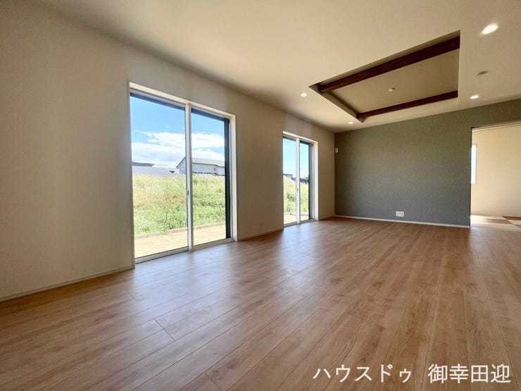 ■安らぎと笑顔の中心地■陽光が優しく降り注ぎ、会話が自然と弾む。ここでは、毎日が特別な時間へと変わります。