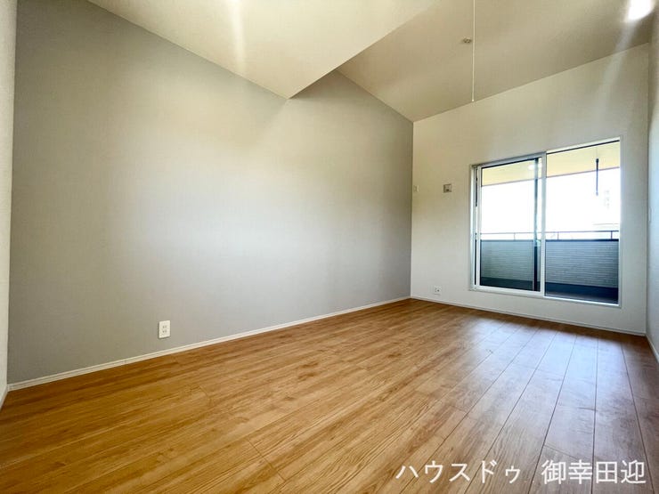 ■2階7.5帖洋室■心からリラックスできる静けさ、上質な眠りで、毎日をリセットします。明日への活力を養う空間です。