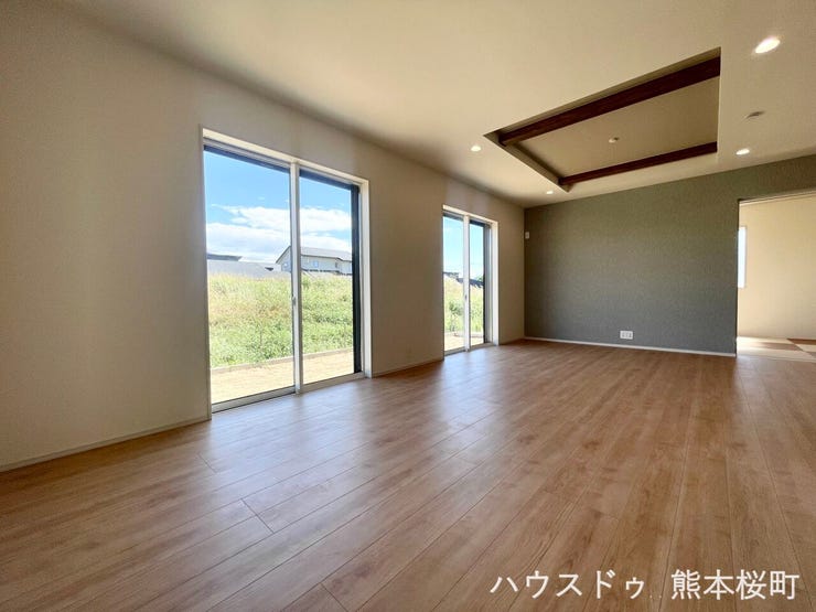 ■安らぎと笑顔の中心地■陽光が優しく降り注ぎ、会話が自然と弾む。ここでは、毎日が特別な時間へと変わります。
