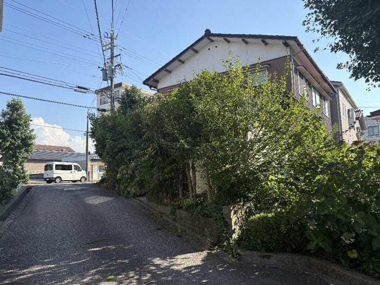 建物は解体更地渡しとなっております。