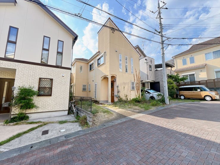 スーパーやコンビニ、幼保・小学校など生活利便施設が充実した立地です。