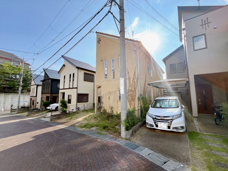 周辺に高い建物がなく日当たり良好な立地です。