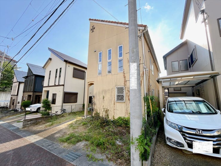 近隣にスーパーがあり生活環境の整った住宅街です。