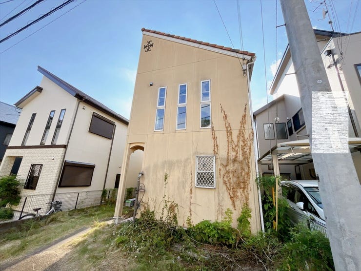 広々とした前道で車の出し入れもスムーズにできます。