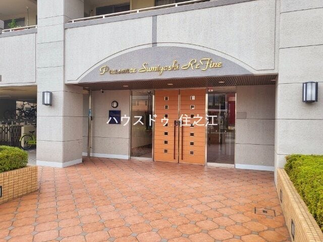 ★お洒落な印象のエントランス。大人の雰囲気を感じますね♪