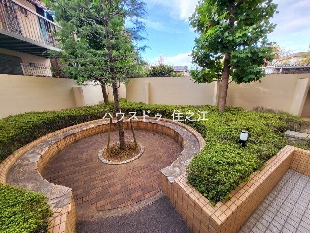 ★マンション内の敷地。植栽も多くあり緑豊かです♪