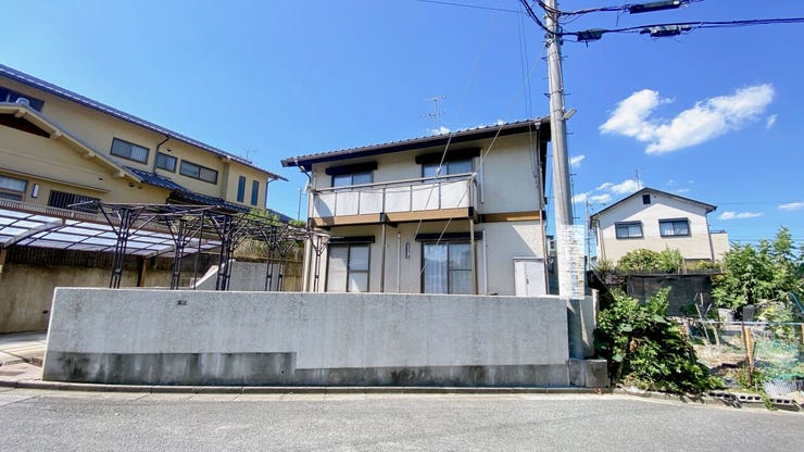 広々とした前道で車の出し入れもスムーズにできます。