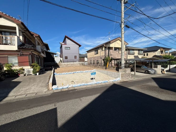 ■建築条件はありませんのでお好きなメーカーで建てる事が出来ます。≪約51坪≫
■桜丘西小・桜丘中まで徒歩4分(約300m)♪
■南西向きで日当たり良好♪