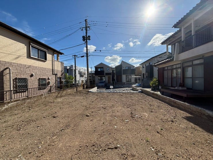 ■建築条件はありませんのでお好きなメーカーで建てる事が出来ます。≪約51坪≫
■桜丘西小・桜丘中まで徒歩4分(約300m)♪
■南西向きで日当たり良好♪