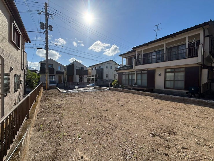 ■建築条件はありませんのでお好きなメーカーで建てる事が出来ます。≪約51坪≫
■桜丘西小・桜丘中まで徒歩4分(約300m)♪
■南西向きで日当たり良好♪