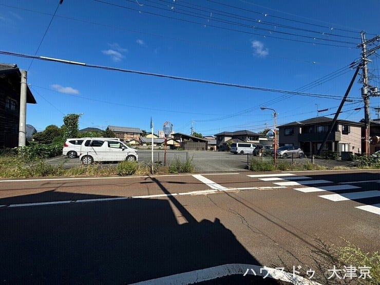 現在駐車場として使っていますが、様々な用途にお使いいただけます。