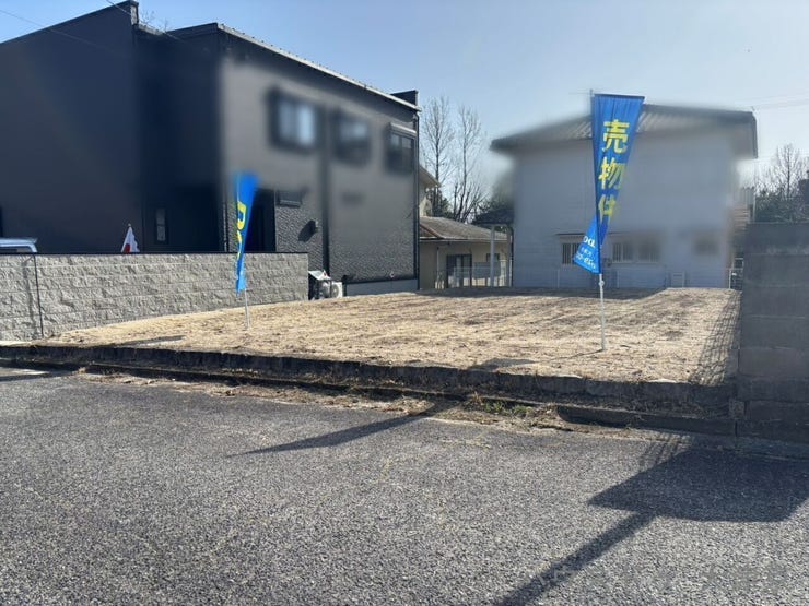 奥行きがあり、広い庭やカースペースも自由自在に設計可能な土地です♪