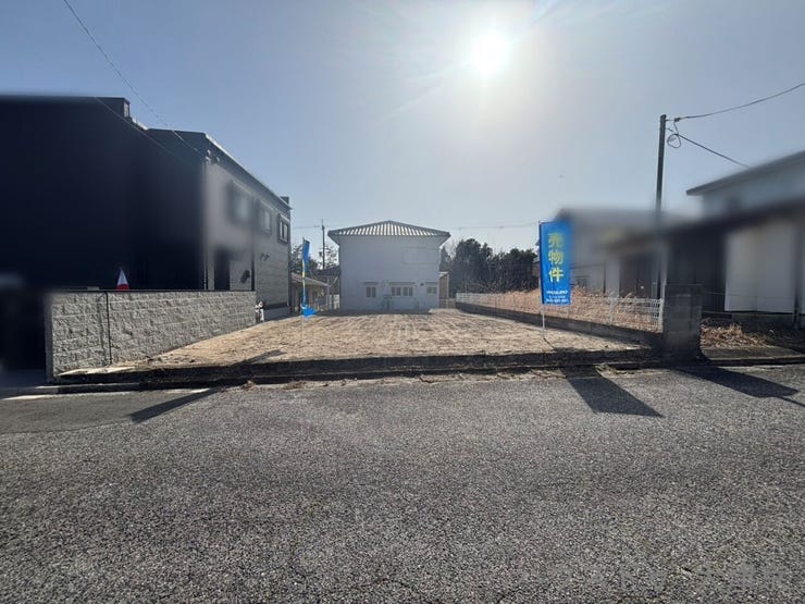 交通量の少ない閑静な住宅街です。