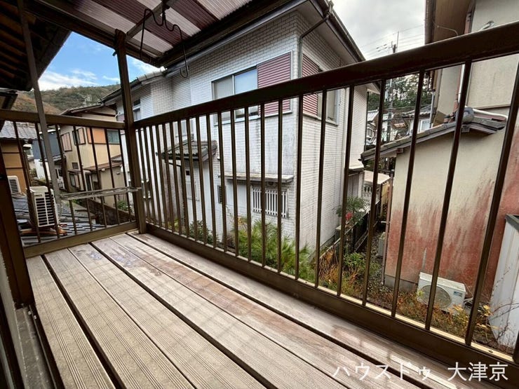 静かな住環境が守られたエリアで、心地よい風が吹き抜けます。