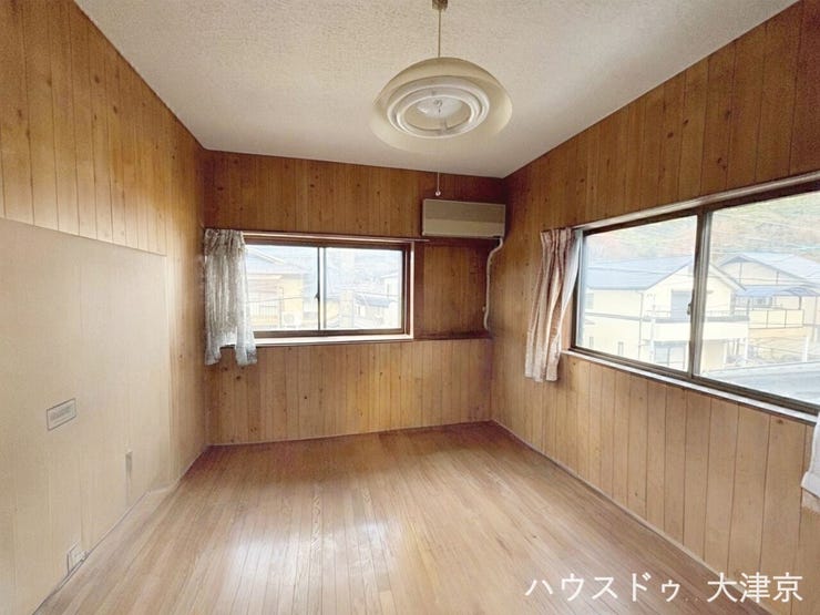二面採光で明るく風通しの良い2階洋室※画像の一部を加工しております。
