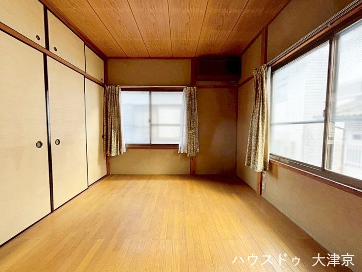 二面採光で明るく、日当たり・通風ともに良好な2階のお部屋♪