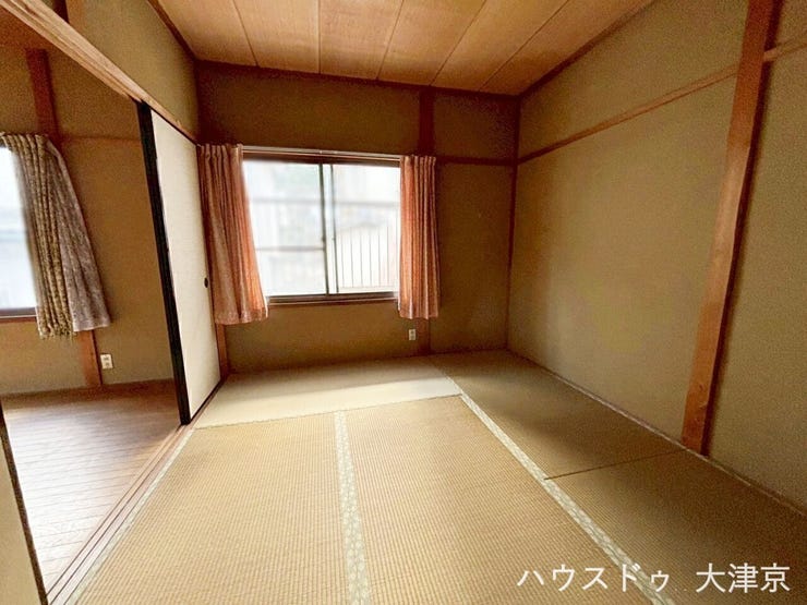 木のぬくもりを感じる2階和室。
