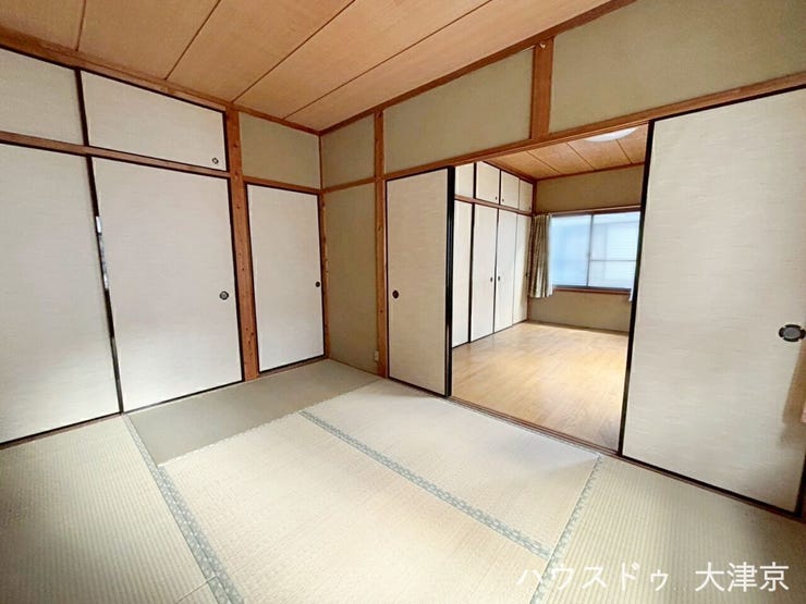 寝室や客間、お子様の遊び場など多目的に使える便利な二間です。
