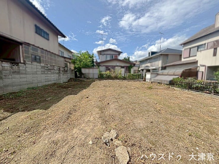 敷地の奥行きもしっかりあり、芝生やウッドデッキ、菜園スペースなど多様な外構計画を楽しめそうですね♪