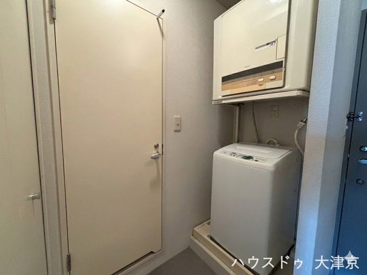 専用スペースですっきり収まる、使い勝手の良い洗濯機置場(画像の一部を加工しております)