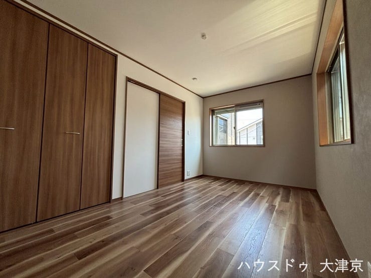 シックな内装で寝室や書斎に最適。落ち着いた雰囲気の中で、自分だけの時間を満喫できます。