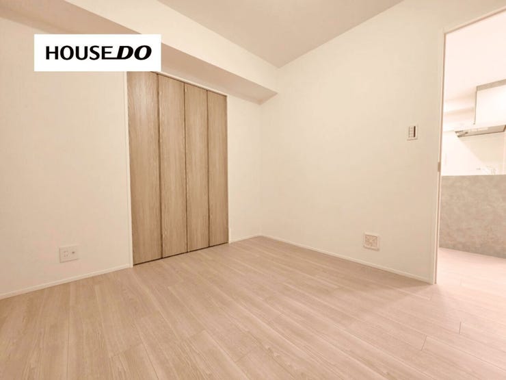 お部屋ごとに収納があるので、暮らしの動線を邪魔せずすっきり片付きます。