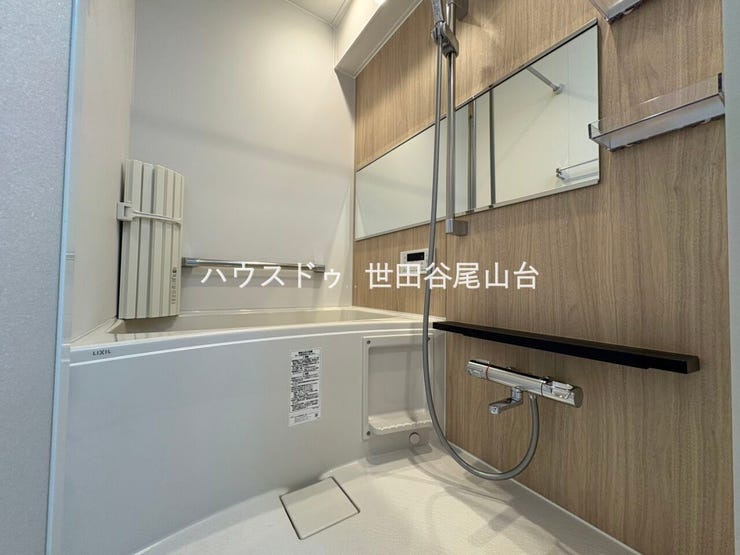 新規リノベーションによって一新されたユニットバす。浴室乾燥暖房機を搭載しているため、部屋干しも困りません。