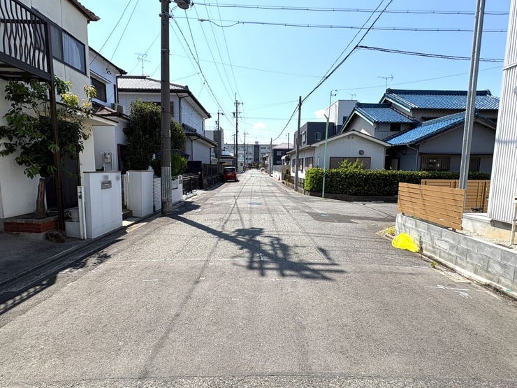 西側前面道路