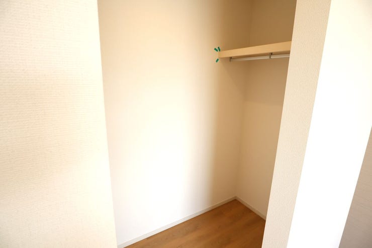 ウォークインクローゼット 同仕様
季節物の収納に便利なウォークインクローゼット完備です!