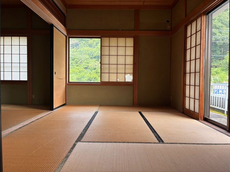 2階6帖和室
襖を開放して広々とした和室にもなります。