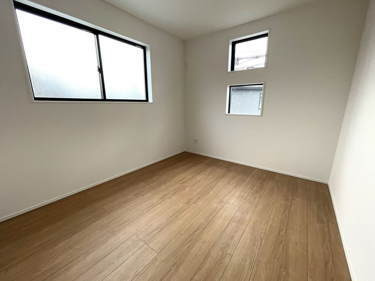 ◇洋室◇ 同仕様
2面採光のお部屋は明るく風通しが良いです♪
収納もしっかり出来ますよ!