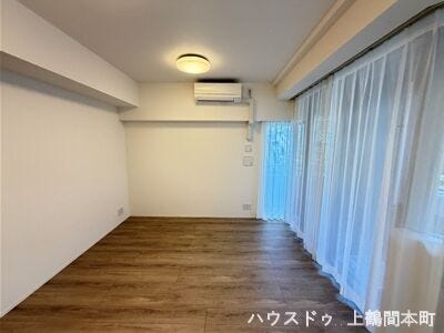 2面採光でリビングに採光が十分入ります。
家族が自然と集まる心地よいリビング空間
ゆったりくつろげる開放感のあるリビングです
明るい陽射しが差し込む居心地の良い空間