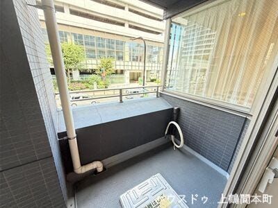 洗濯物がたっぷり干せる、ゆとりある広さのバルコニー
陽当たり良好で、洗濯物もよく乾く快適な外部空間
開放感のあるバルコニーで、毎日の暮らしにゆとりをプラス