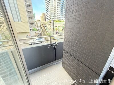 遠くまで見渡せる開放感のある眺望が、日々の暮らしにゆとりを与えます
時間帯によって表情が変わる景色を楽しめる、心落ち着く住環境
