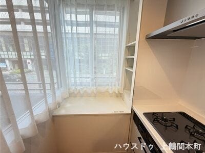 キッチンとの動線もスムーズな使いやすいダイニング
明るい陽射しが差し込む居心地の良い空間
家族団らんの時間を大切にできるダイニングスペース
